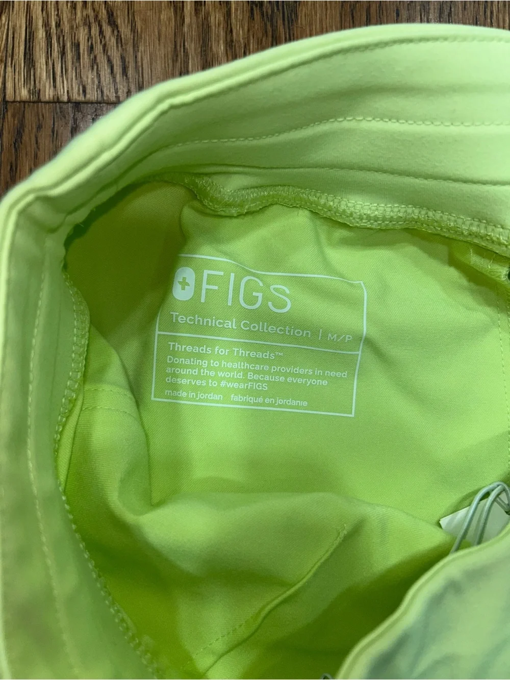 FIGS Lime Green Scrub Set Top M Pants M/P NWT/NWOT V-Neck Scrub Top & Drawstring